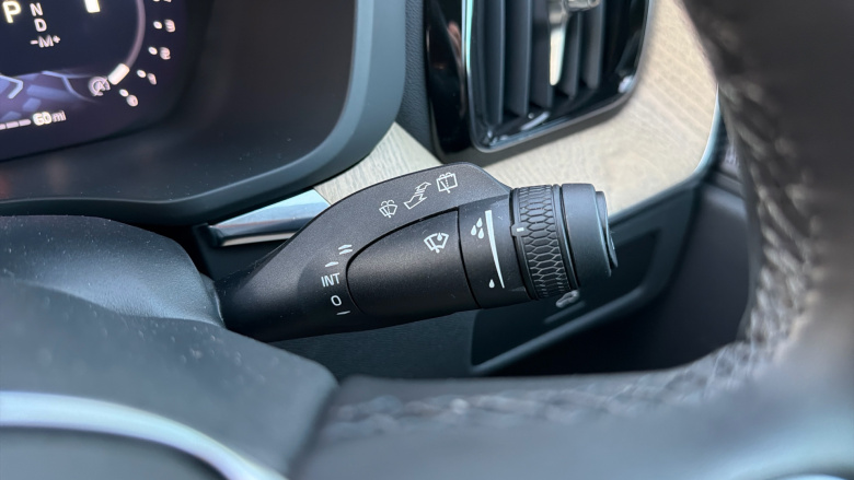 Volvo XC60 2.0 B5P Plus Dark 5dr AWD Geartronic Petrol Estate